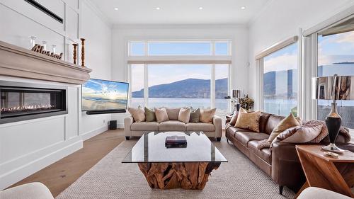 1610 Granite Road, Lake Country, BC - Indoor Photo Showing Living Room