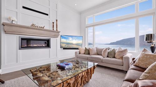 1610 Granite Road, Lake Country, BC - Indoor Photo Showing Living Room
