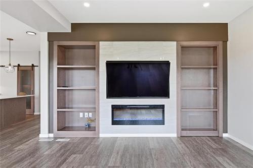15 Orion Cr, Winnipeg, MB - Indoor Photo Showing Living Room With Fireplace