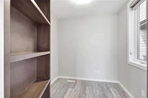 15 Orion Cr, Winnipeg, MB - Indoor Photo Showing Other Room
