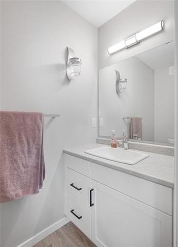 15 Orion Cr, Winnipeg, MB - Indoor Photo Showing Bathroom