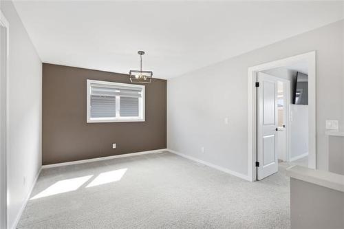 15 Orion Cr, Winnipeg, MB - Indoor Photo Showing Other Room