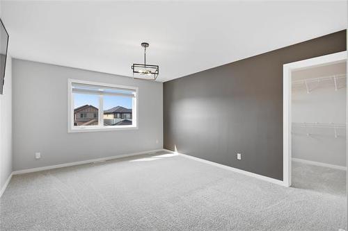 15 Orion Cr, Winnipeg, MB - Indoor Photo Showing Other Room