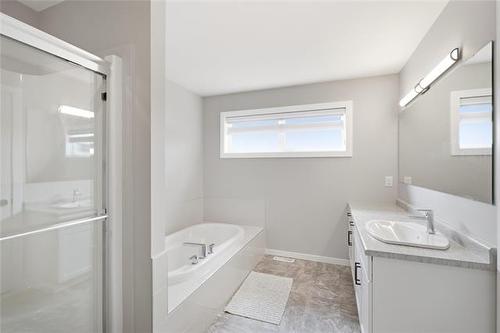 15 Orion Cr, Winnipeg, MB - Indoor Photo Showing Bathroom
