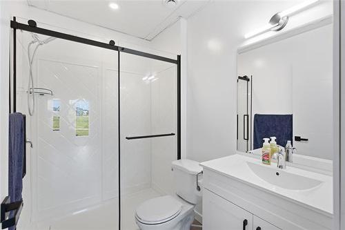 15 Orion Cr, Winnipeg, MB - Indoor Photo Showing Bathroom