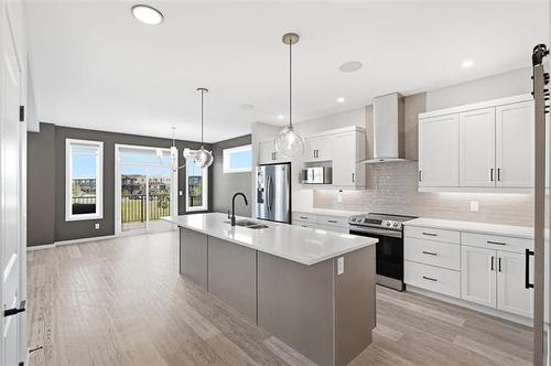 15 Orion Cr, Winnipeg, MB - Indoor Photo Showing Kitchen With Double Sink With Upgraded Kitchen