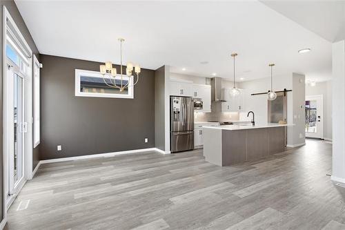 15 Orion Cr, Winnipeg, MB - Indoor Photo Showing Kitchen With Upgraded Kitchen