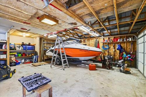 30 Whippoorwill Trl, Lac Du Bonnet, MB - Indoor Photo Showing Garage