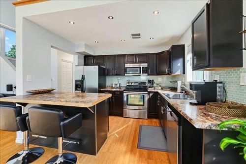 30 Whippoorwill Trl, Lac Du Bonnet, MB - Indoor Photo Showing Kitchen With Double Sink With Upgraded Kitchen