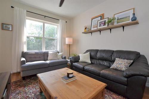 687 Ashburn St, Winnipeg, MB - Indoor Photo Showing Living Room