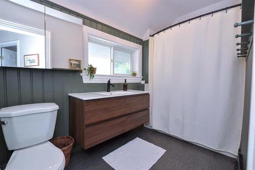 687 Ashburn St, Winnipeg, MB - Indoor Photo Showing Bathroom