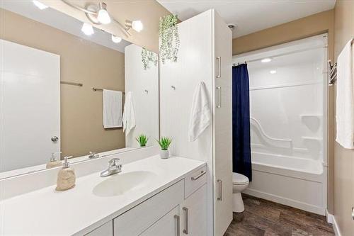 47 Barak Dr, Kleefeld, MB - Indoor Photo Showing Bathroom