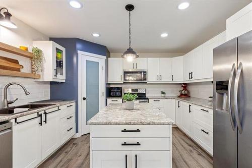 47 Barak Dr, Kleefeld, MB - Indoor Photo Showing Kitchen With Upgraded Kitchen