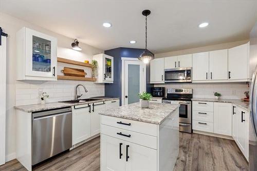 47 Barak Dr, Kleefeld, MB - Indoor Photo Showing Kitchen With Upgraded Kitchen
