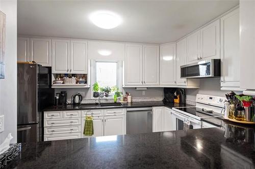 307-70 Dunkirk Dr, Winnipeg, MB - Indoor Photo Showing Kitchen