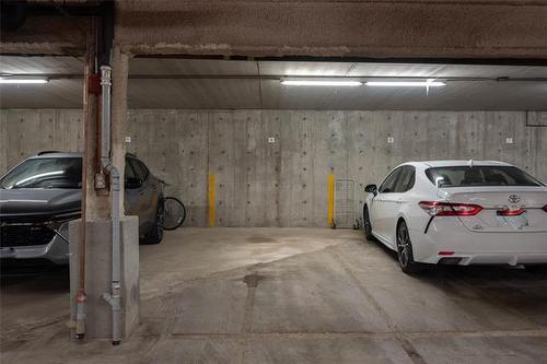 307-70 Dunkirk Dr, Winnipeg, MB - Indoor Photo Showing Garage