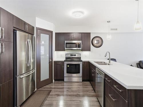 138-25 Bridgeland Dr, Winnipeg, MB - Indoor Photo Showing Kitchen With Double Sink With Upgraded Kitchen