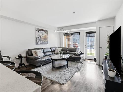 138-25 Bridgeland Dr, Winnipeg, MB - Indoor Photo Showing Living Room