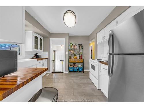 3302 Woodlawn Avenue, Windsor, ON - Indoor Photo Showing Kitchen