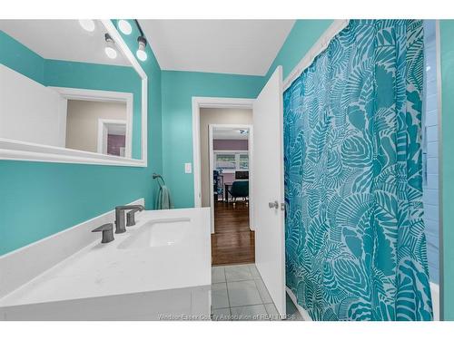 3302 Woodlawn Avenue, Windsor, ON - Indoor Photo Showing Bathroom