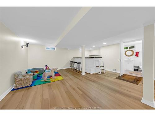 3302 Woodlawn Avenue, Windsor, ON - Indoor