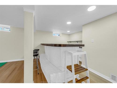 3302 Woodlawn Avenue, Windsor, ON - Indoor