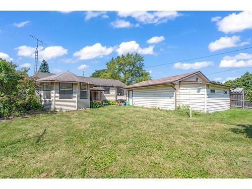 3302 Woodlawn Avenue, Windsor, ON - Outdoor