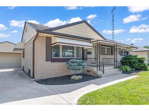 3302 Woodlawn Avenue, Windsor, ON - Outdoor