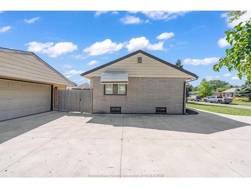 3302 Woodlawn Avenue, Windsor, ON - Outdoor With Exterior