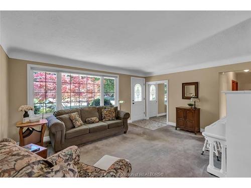 146 Canterbury Street, Chatham, ON - Indoor Photo Showing Living Room