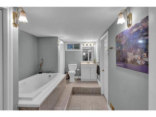 146 Canterbury Street, Chatham, ON - Indoor Photo Showing Bathroom