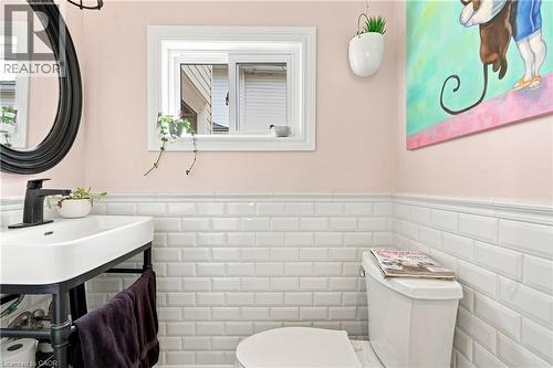 4313 Central Avenue, Lincoln, ON - Indoor Photo Showing Bathroom