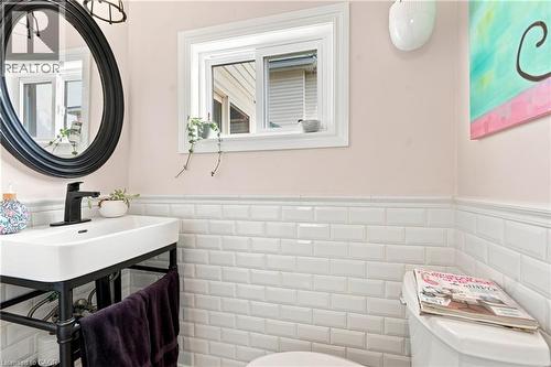4313 Central Avenue, Lincoln, ON - Indoor Photo Showing Bathroom