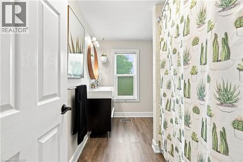 4313 Central Avenue, Lincoln, ON - Indoor Photo Showing Bathroom
