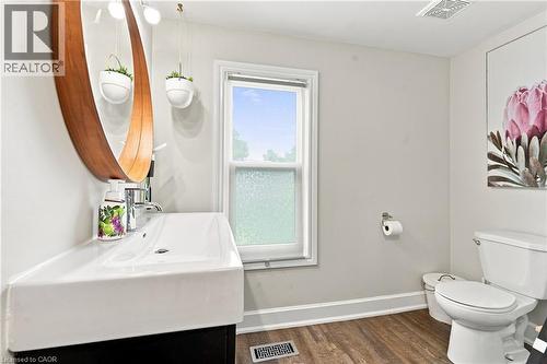 4313 Central Avenue, Lincoln, ON - Indoor Photo Showing Bathroom