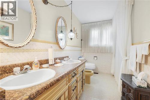 5PC BATHROOM - 591 Mohawk Road W, Hamilton, ON - Indoor Photo Showing Bathroom
