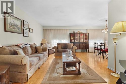 591 Mohawk Road W, Hamilton, ON - Indoor Photo Showing Living Room