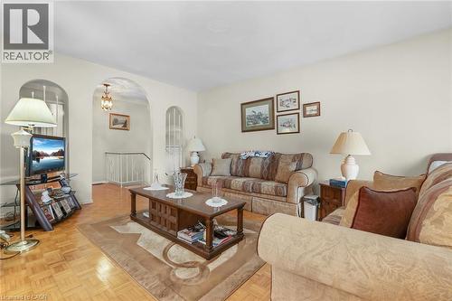 591 Mohawk Road W, Hamilton, ON - Indoor Photo Showing Living Room