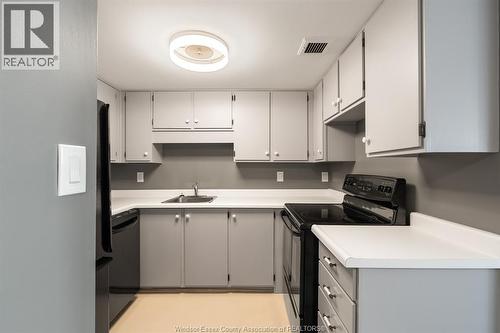380 Pellissier Avenue Unit# 706, Windsor, ON - Indoor Photo Showing Kitchen