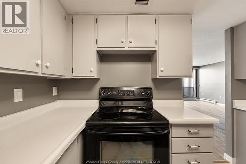 380 Pellissier Avenue Unit# 706, Windsor, ON - Indoor Photo Showing Kitchen