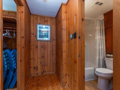 390-406 Highway 308, Morris Island, NS - Indoor Photo Showing Bathroom