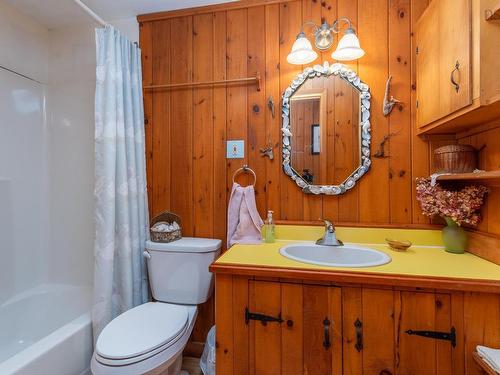 390-406 Highway 308, Morris Island, NS - Indoor Photo Showing Bathroom