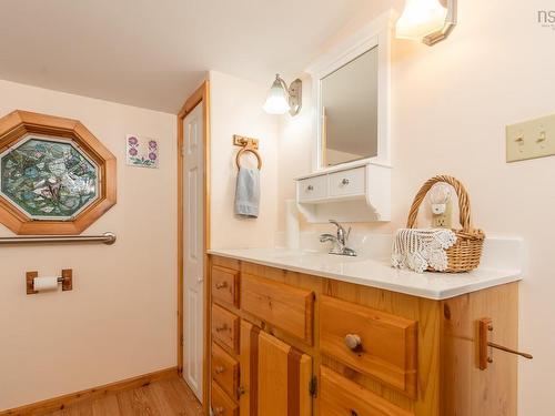 390-406 Highway 308, Morris Island, NS - Indoor Photo Showing Bathroom
