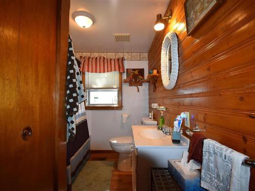 4540 Highway 2, Upper Economy, NS - Indoor Photo Showing Bathroom
