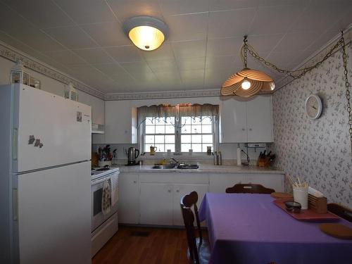 4540 Highway 2, Upper Economy, NS - Indoor Photo Showing Kitchen With Double Sink