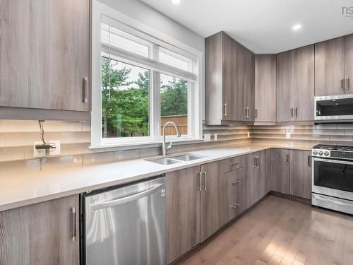 382 Starboard Drive, Halifax, NS - Indoor Photo Showing Kitchen With Double Sink