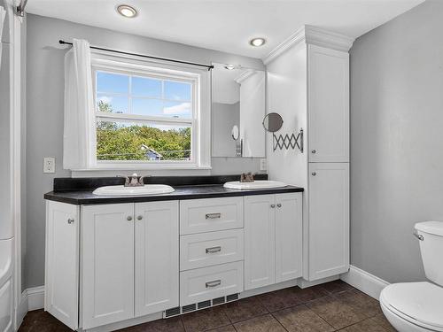 107 Herring Cove Road, Halifax, NS - Indoor Photo Showing Bathroom