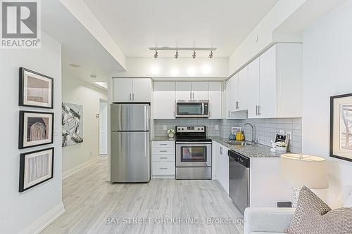 603 - 3600 Highway 7 Road, Vaughan, ON - Indoor Photo Showing Kitchen With Upgraded Kitchen