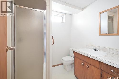 34 Ottawa Place, Regina, SK - Indoor Photo Showing Bathroom