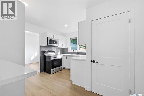 34 Ottawa Place, Regina, SK - Indoor Photo Showing Kitchen